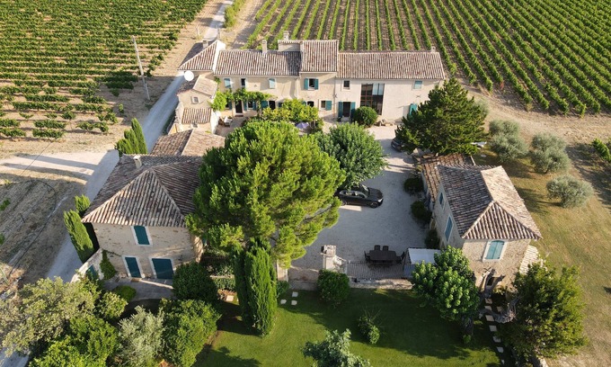 Mazan Cottage | Gite Soie: cosy stone cottage in a quiet area surrounded by vines