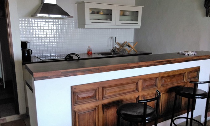 Saint-Jeannet Cottage | Gite the Azur. apartment heart of the village with panoramic view to the sea