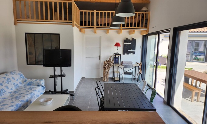 Saint-Magne-de-Castillon House | Gite Valette with mezzanine bedroom