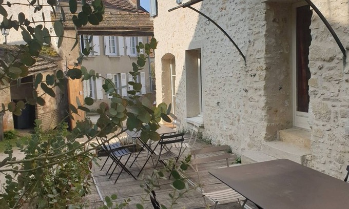 Vienne-en-Arthies Cottage | Gite Vienne-en-Arthies, 5 bedrooms, 12 persons