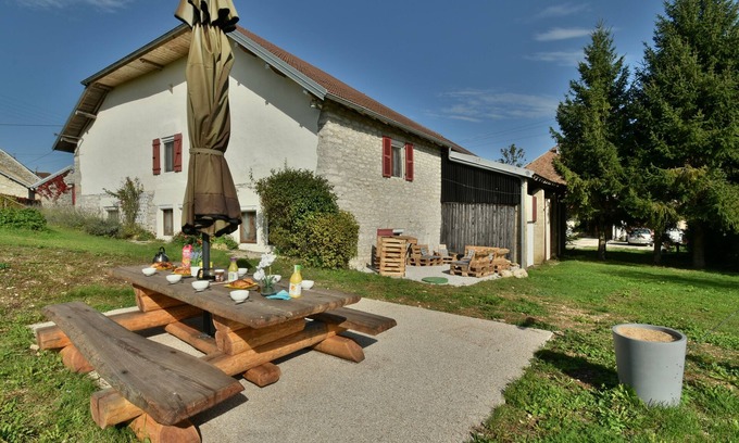 Molain House | Gite with spa, large 12-bed winter/summer house