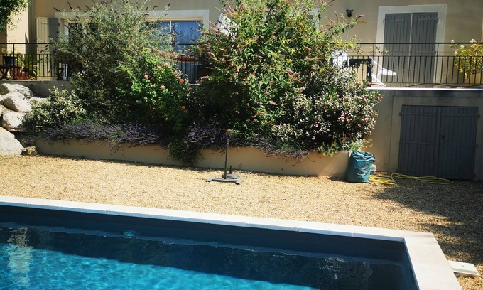 Lauris House | Gîte with swimming pool Lauris