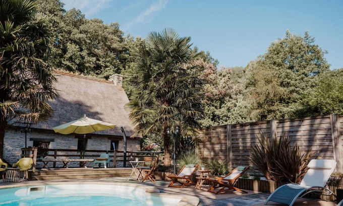 Pluvigner Cottage | Gîtes du moulin de Kerdavid with heated swimming pool between sea and countryside