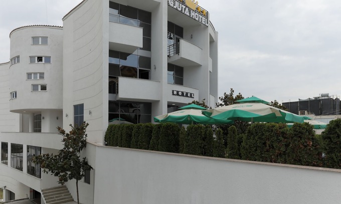 Farke Hotel | Gjuta Hotel