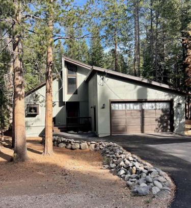 Truckee House | Glacier Forest Getaway HOA Access