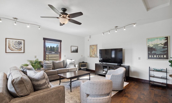 Columbia Falls House | Glacier Gateway Home-Sleeps 10-20 min. to Glacier