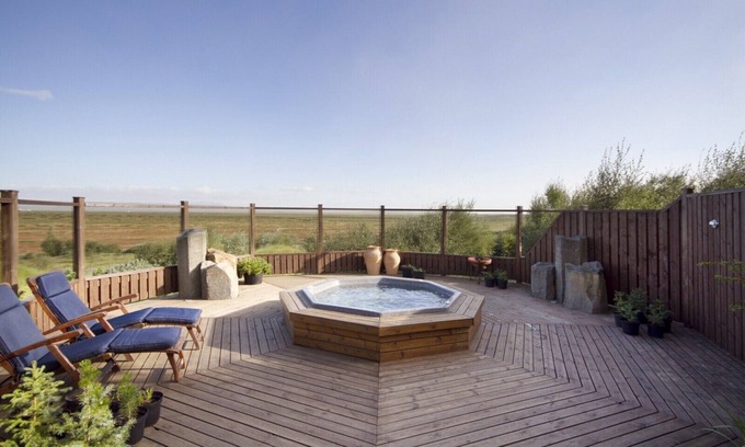 Blaskogabyggd Cabin | Glacier Lookout Lodge - Golden Circle