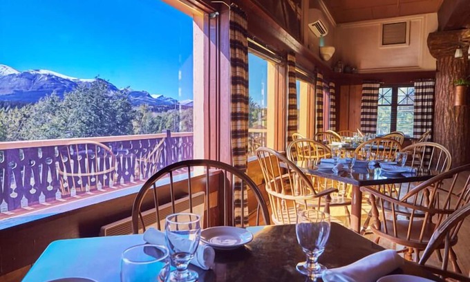 East Glacier Park Village Hotel | Glacier Park Lodge