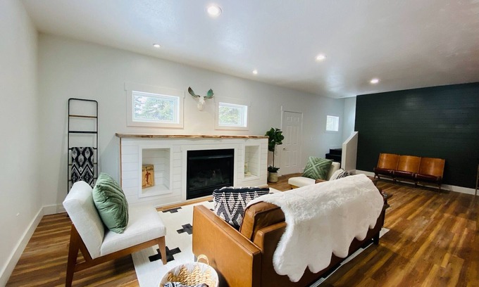 Essex Cabin | Glacier Park VRBO Luxury Cabin