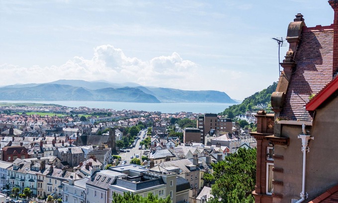 Llandudno Cottage | Glain Orme - Four Bedroom Cottage, Sleeps 10