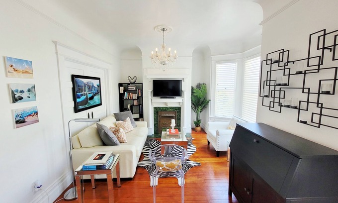 Nob Hill Condo | Glam Nob Hill - Centrally Located Cozy Haven