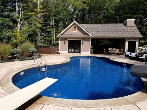 Pine Bush House | Glamorous Cottage Rental with Outdoor Lounge and Pool on 40 Acres in Pine Bush, New York