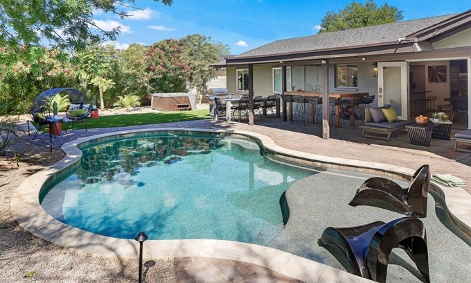 Scottsdale Country Acres House | Glamorous Renovated Desert Oasis, Heated Pool, Tub