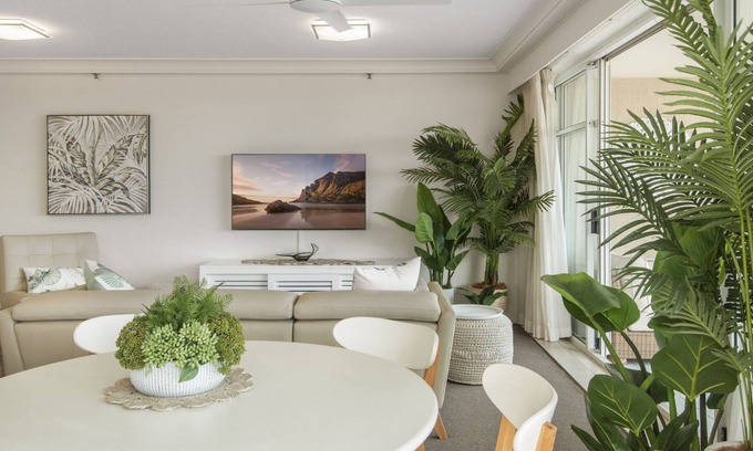 Burleigh Heads Apartment | Glamorous Unit with Pools, Balcony & Ocean Vistas