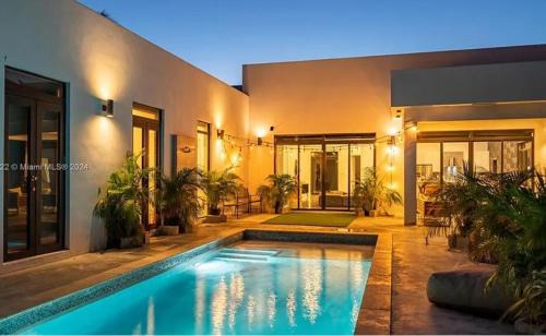 Fort Lauderdale Villa | Glamorous Waterfront Canal Home with Pvt Dock and Pool