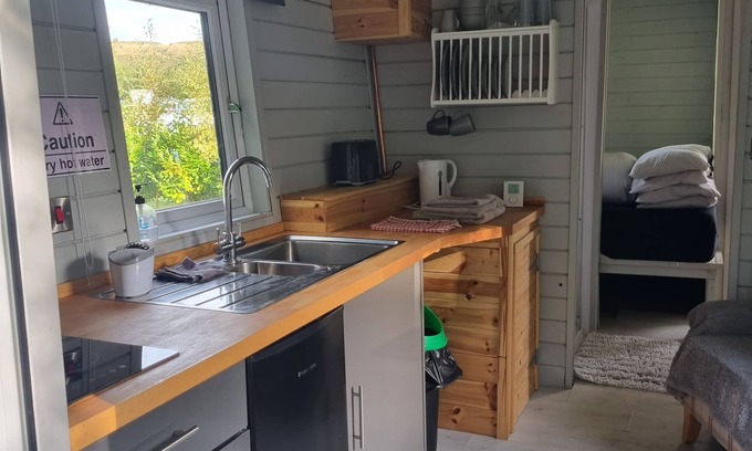 Llanfair Caereinion Ski Chalet | Glamping Hut - Riverside 6