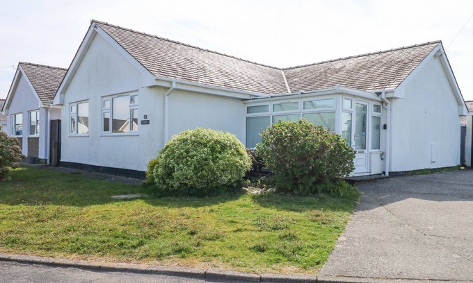 Morfa Bychan Cottage | GLANAIG, pet friendly, character holiday cottage in Morfa Bychan