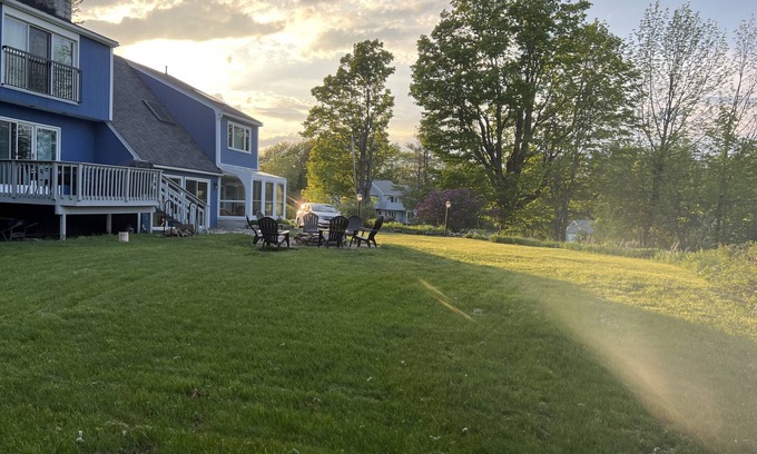 Gilford House | Glass House Getaway- 3 Minutes to Gunstock & Pet Friendly!