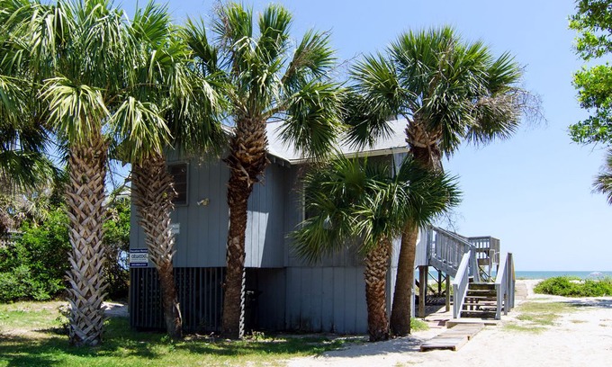Edisto Island House | Glass House - Unique Beach Front Cottage