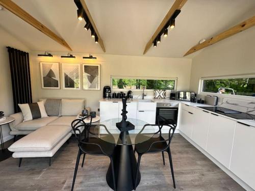 Blandford Saint Mary Apartment | Glass House with Private Hottub