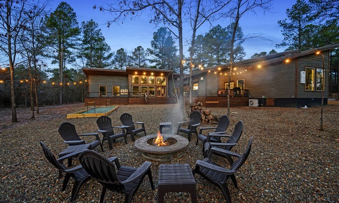 Broken Bow Cabin | Glass Window Luxury Farmhouse Cabin in Broken Bow, Oklahoma