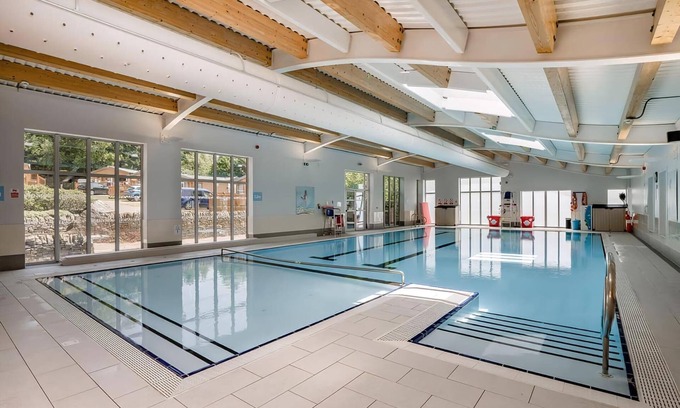 Cheddar Ski Chalet | Glastonbury Lodge Premier