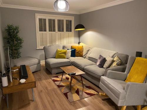 Killarney House | Gleanntan House - Beautiful Family Town House