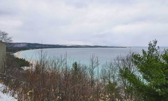 Maple City Condo | Glen Arbor Condo w/Balcony & Ski/Beach Access!
