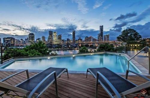 New Farm Apartment | Glen Eagles Suite