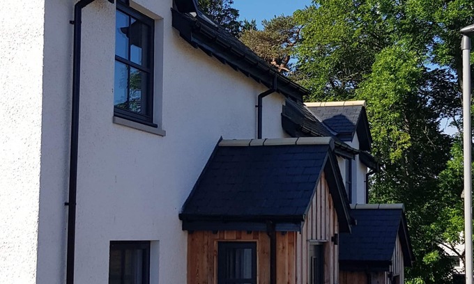 Tomintoul House | Glen Feshie, Tomintoul is only a short walk to the village square.