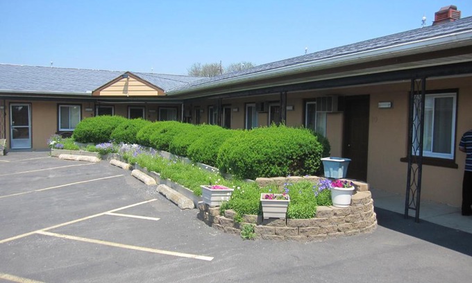 Utica Hotel | Glen Motel - Utica
