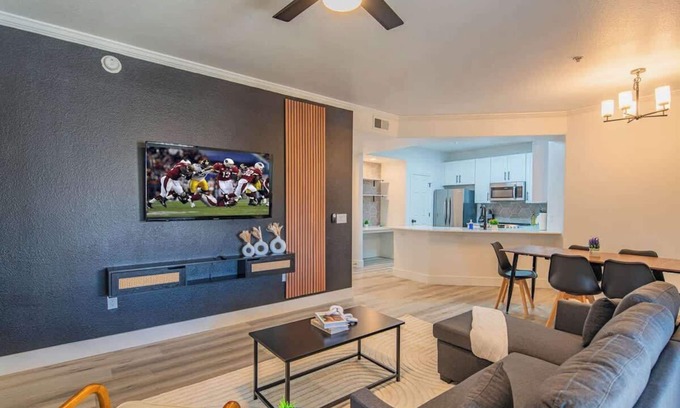 Glendale Sports and Entertainment District Apartment | Glendale 2BD Stay | Near Stadium, King Bed + W/D