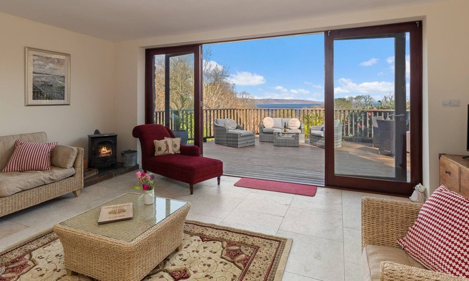 Saundersfoot Cottage | Glendale Cottage - Sea Views and Hot Tub