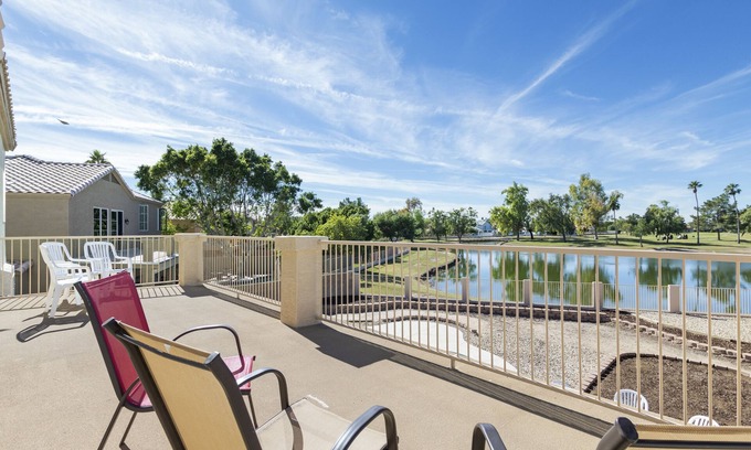 Arrowhead Ranch Villa | Glendale Golf Community Getaway