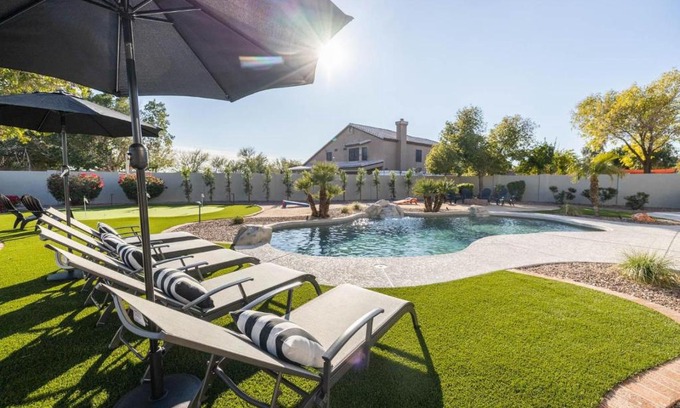 Glendale House | Glendale Grovers