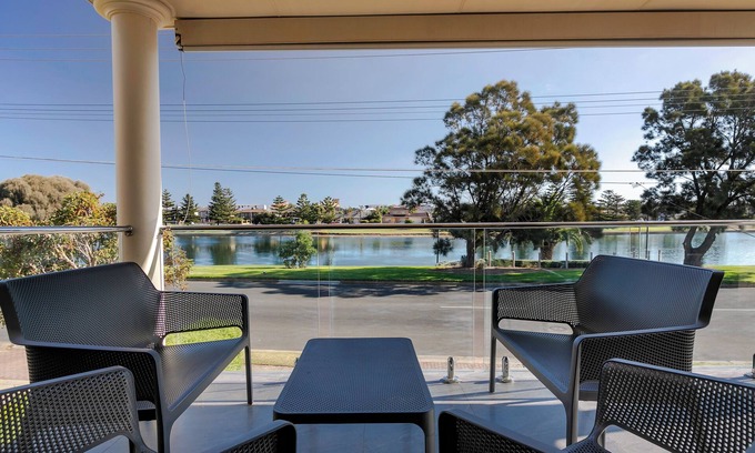 Glenelg North House | Glenelg Gem - Water Front | Sleeps 8 | Yard | BBQ