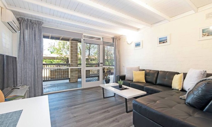 Glenelg North Apartment | Glenelg Getaway - 2BR + Parking