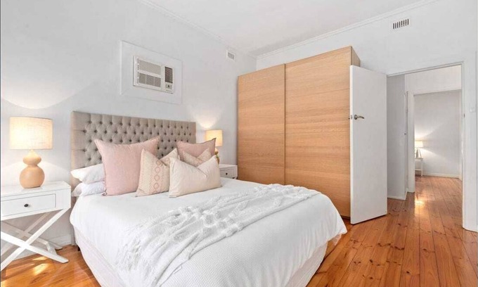 Glenelg North House | Glenelg North Cottage - 10 min walk to the beach