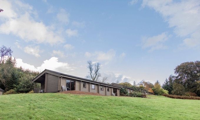 Armadale Ski Chalet | Glengarry Lodge - a cabin that sleeps 5 guests in 3 bedrooms