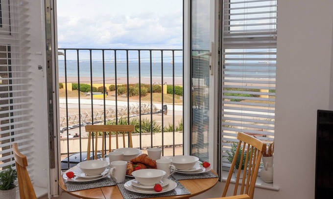 Redcar Cottage | GLENHOLME APARTMENT 3, pet friendly in Redcar