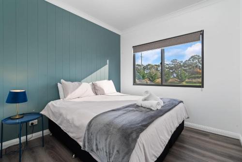 Forest Reefs House | Glenowrie Cottage - 1 King 2 Singles Near Cadia