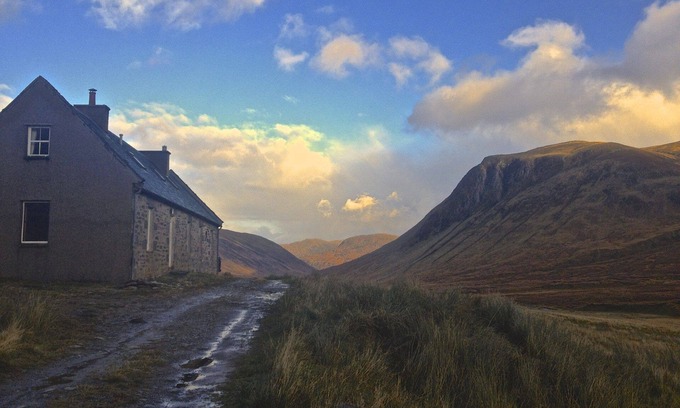 Strathcarron Apartment | Glenuaig - Remote Hunting Lodge
