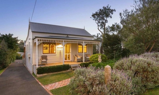 Sorrento House | Glenvale Summary: A b
