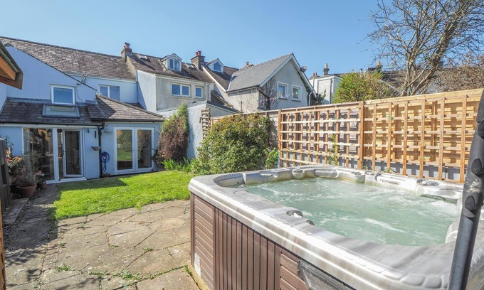 New Quay Cottage | Glenydd, New Quay - Three Bedroom Cottage, Sleeps 6