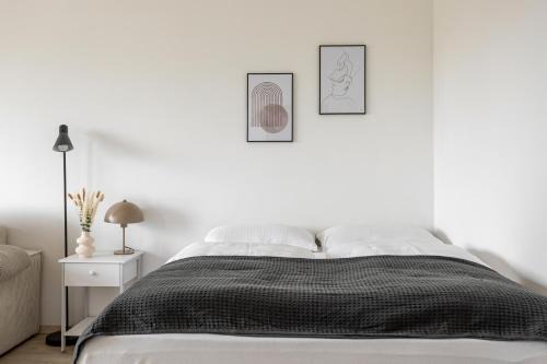 Schwabing-Freimann Apartment | Global Living - Design Apartments I Terrace I Kitchen I Smart-TV I Parking space I München