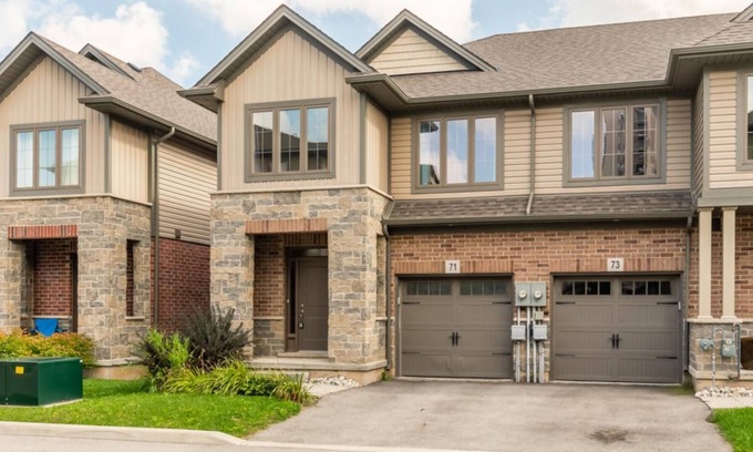 Stoney Creek House | GLOBALSTAY . 3BR 2.5BA Townhome 1 min to the Beach. BBQ.Parking