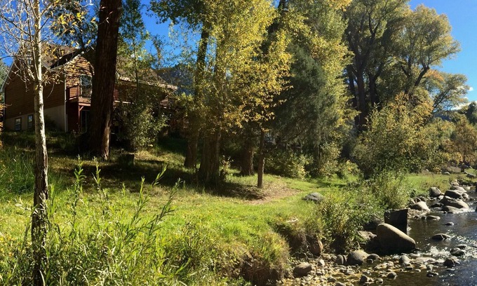 Buena Vista Cabin | Glorious location on the creek only 1/2 mile to town STR-130
