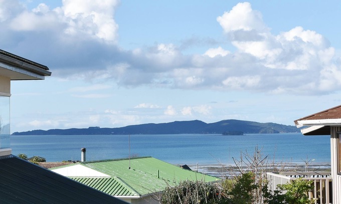 Snells Beach House | Glorious Sunrises - Bach Views