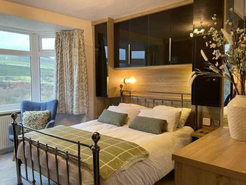 Padfield House | Glossop Retreat - Pet-Friendly Perfect for 6 Pass the Keys