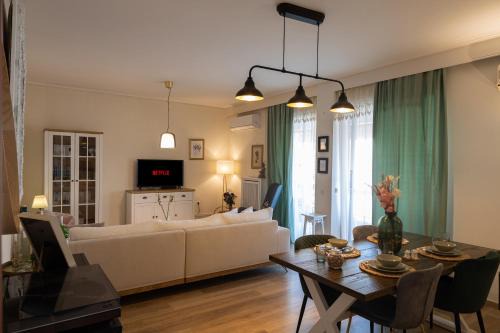 Glyfada Apartment | Glyfada golf fourth floor apartment